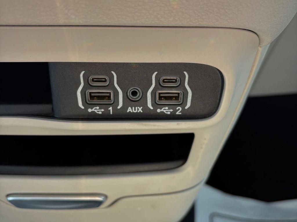 Used Car 2023 Chrysler Pacifica  Touring L For Sale Under $25,000 In Pleasanton, Texas