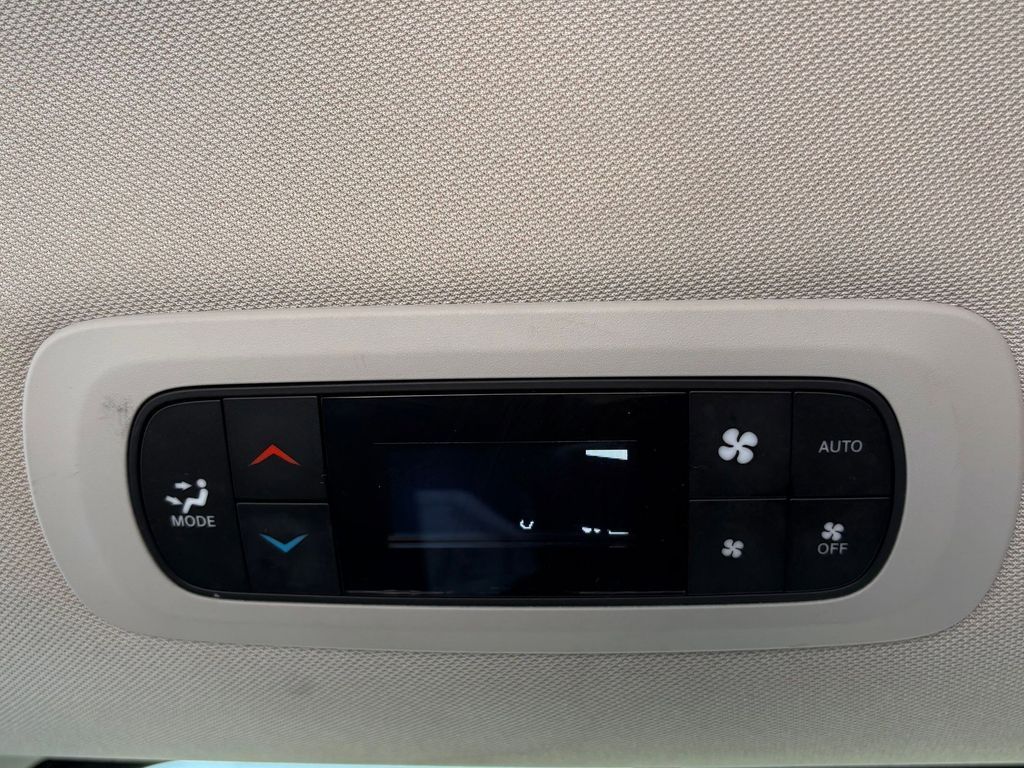 Used Car 2023 Chrysler Pacifica  Touring L For Sale Under $25,000 In Pleasanton, Texas