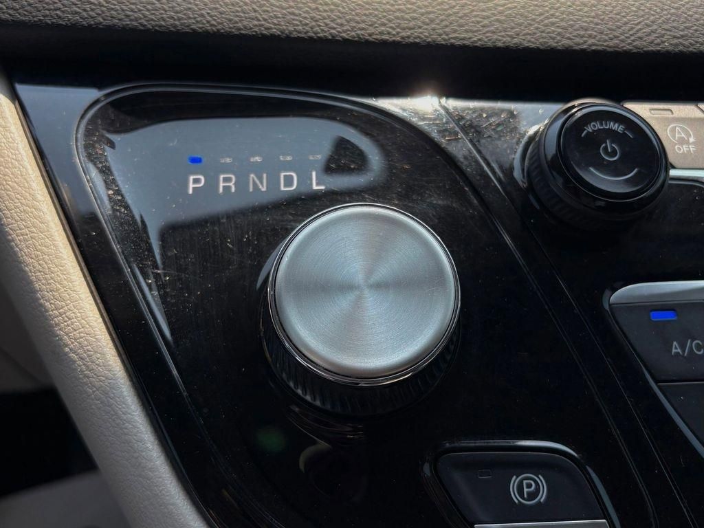 Used Car 2023 Chrysler Pacifica  Touring L For Sale Under $25,000 In Pleasanton, Texas