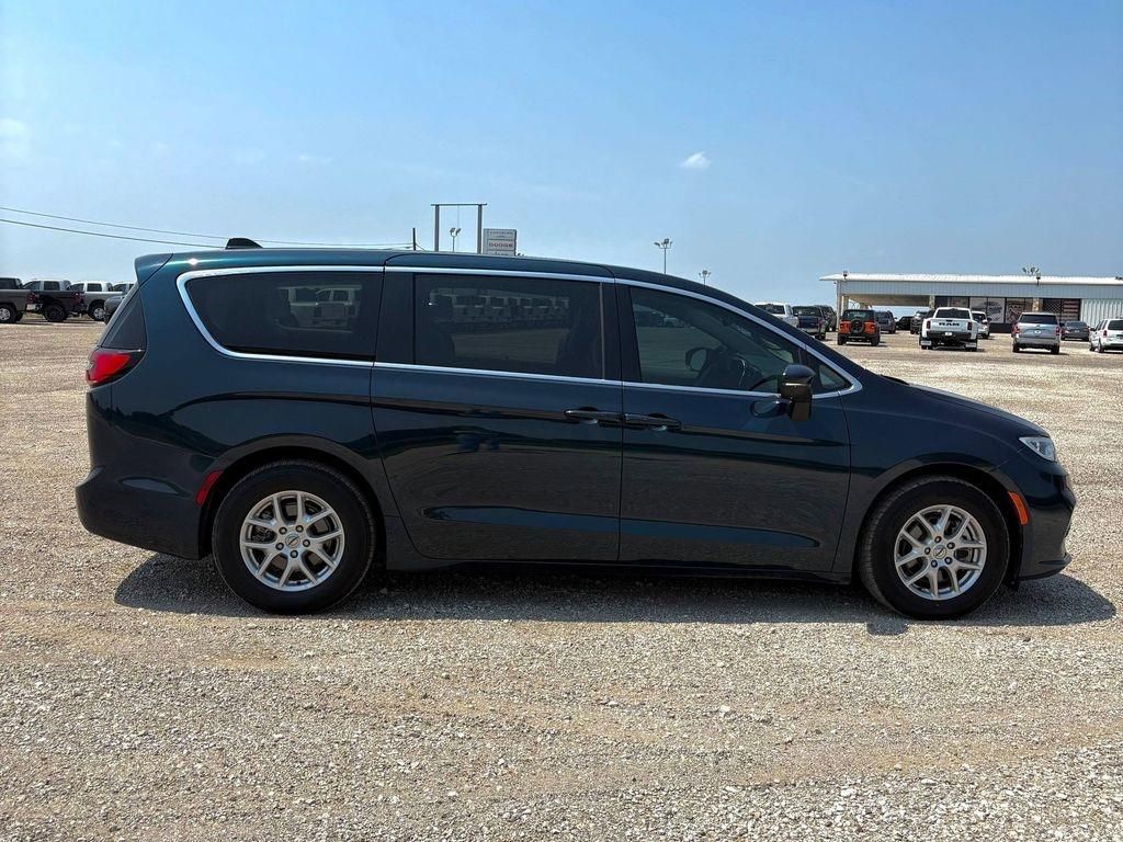 Used Car 2023 Chrysler Pacifica  Touring L For Sale Under $25,000 In Pleasanton, Texas