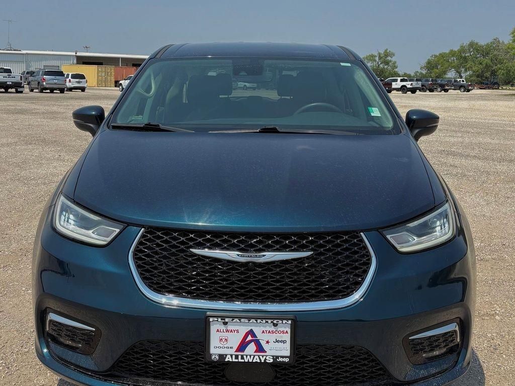 Used Car 2023 Chrysler Pacifica  Touring L For Sale Under $25,000 In Pleasanton, Texas