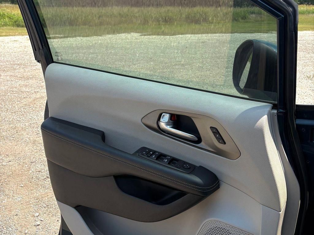 Used Car 2023 Chrysler Pacifica  Touring L For Sale Under $25,000 In Pleasanton, Texas