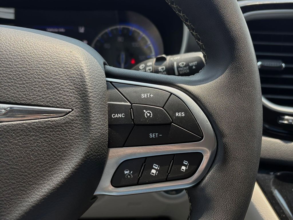 Used Car 2023 Chrysler Pacifica  Touring L For Sale Under $25,000 In Pleasanton, Texas