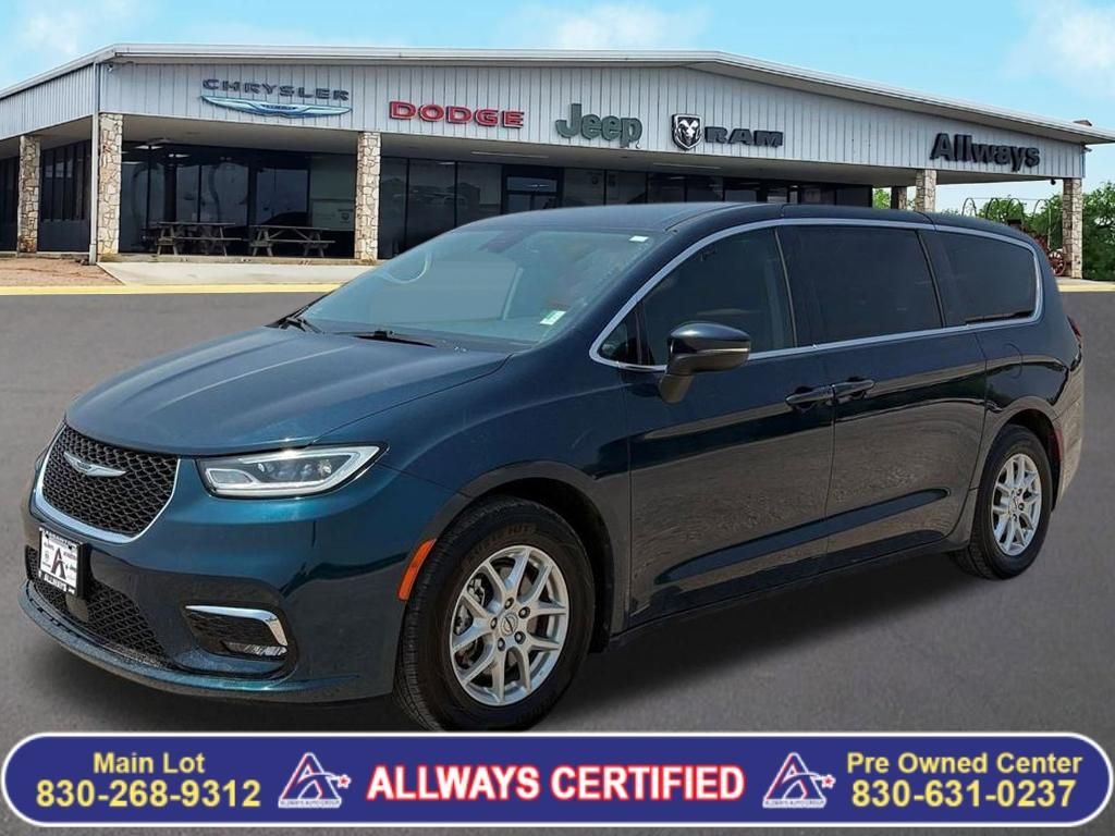 Used Car 2023 Chrysler Pacifica  Touring L For Sale Under $25,000 In Pleasanton, Texas