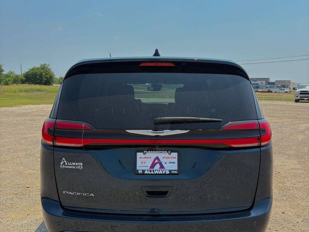 Used Car 2023 Chrysler Pacifica  Touring L For Sale Under $25,000 In Pleasanton, Texas