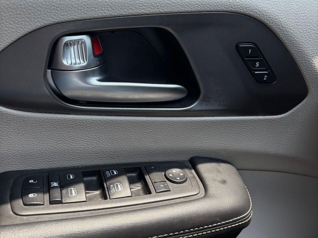 Used Car 2023 Chrysler Pacifica  Touring L For Sale Under $25,000 In Pleasanton, Texas