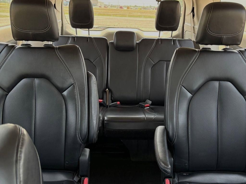 Used Car 2023 Chrysler Pacifica  Touring L For Sale Under $25,000 In Pleasanton, Texas