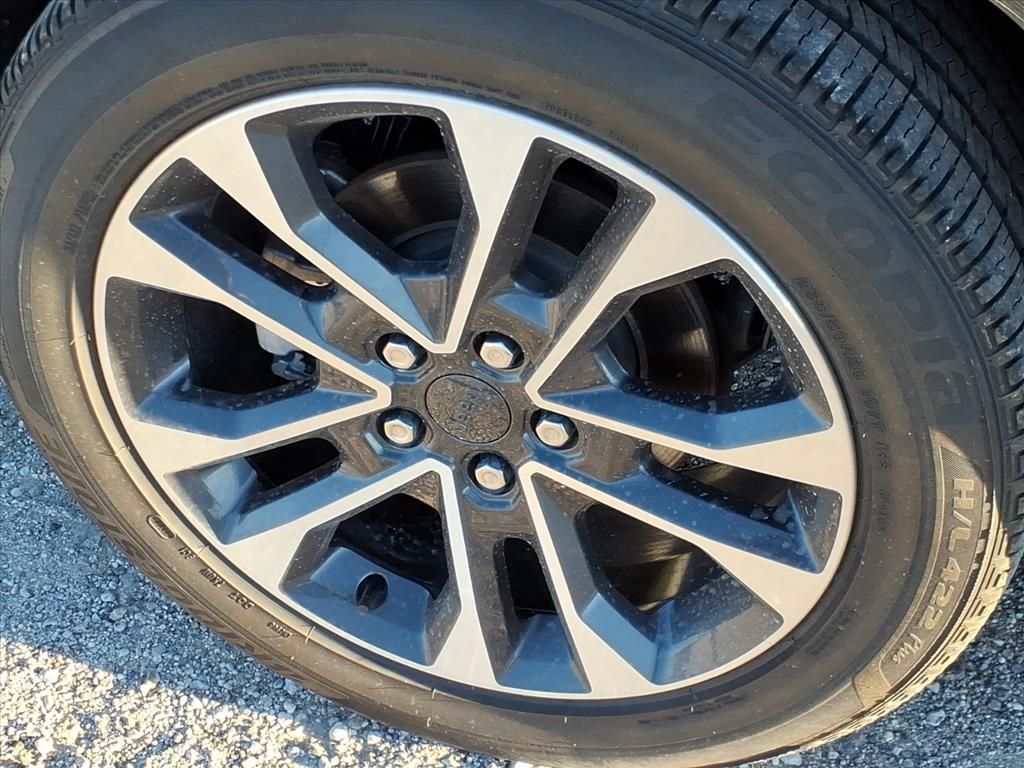 Used Car 2022 Jeep Grand Cherokee  Overland For Sale Under $40,000 In Pleasanton, Texas