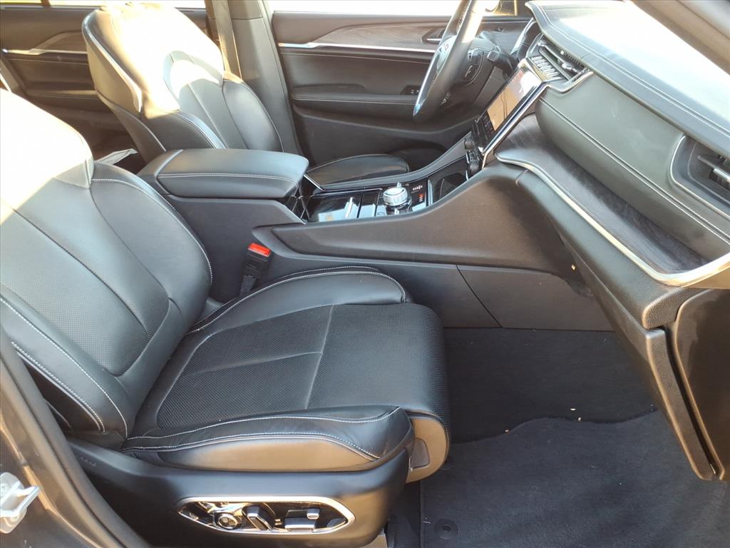 Used Car 2022 Jeep Grand Cherokee  Overland For Sale Under $40,000 In Pleasanton, Texas