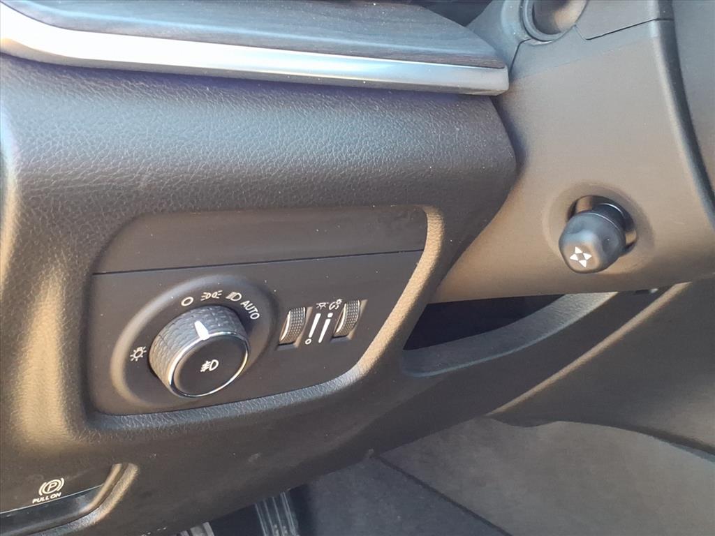 Used Car 2022 Jeep Grand Cherokee  Overland For Sale Under $40,000 In Pleasanton, Texas