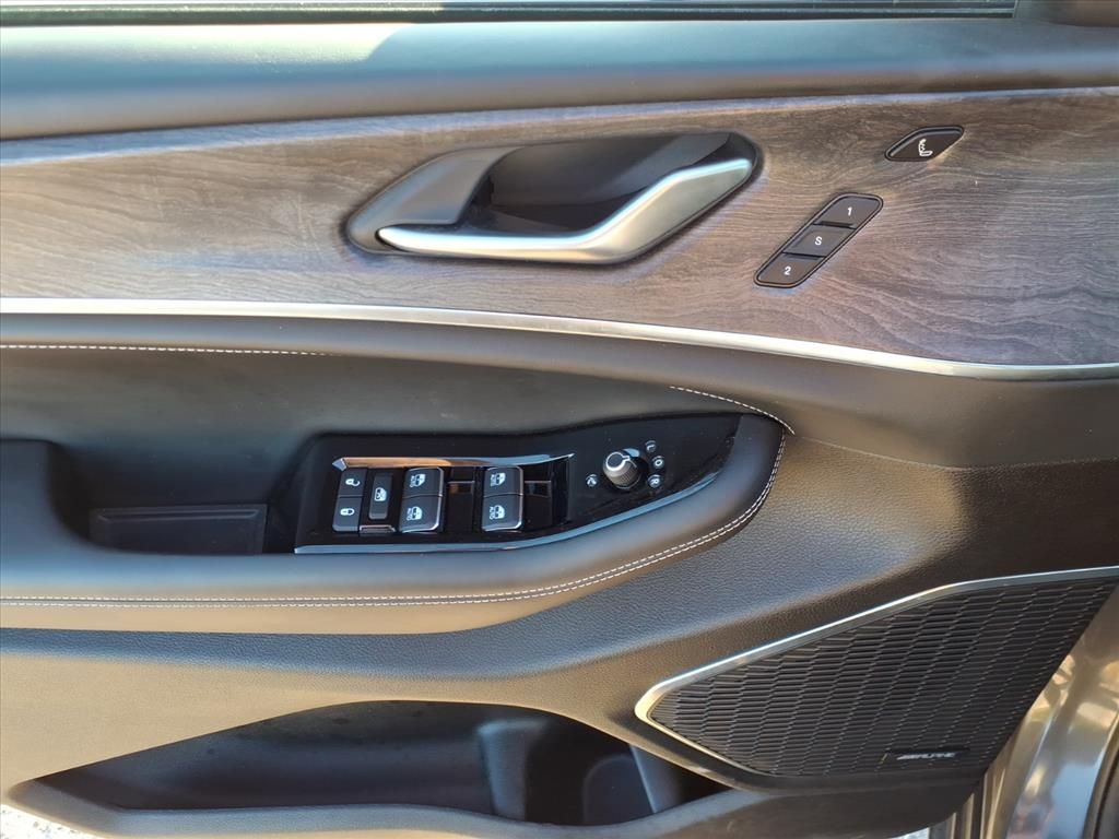 Used Car 2022 Jeep Grand Cherokee  Overland For Sale Under $40,000 In Pleasanton, Texas