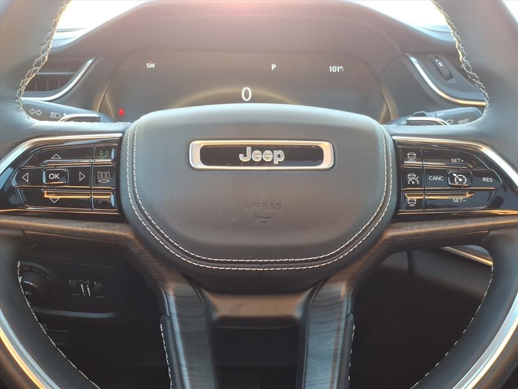 Used Car 2022 Jeep Grand Cherokee  Overland For Sale Under $40,000 In Pleasanton, Texas