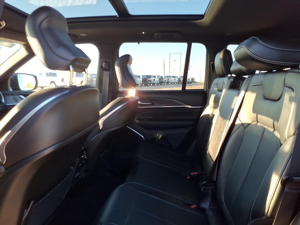 Used Car 2022 Jeep Grand Cherokee  Overland For Sale Under $40,000 In Pleasanton, Texas