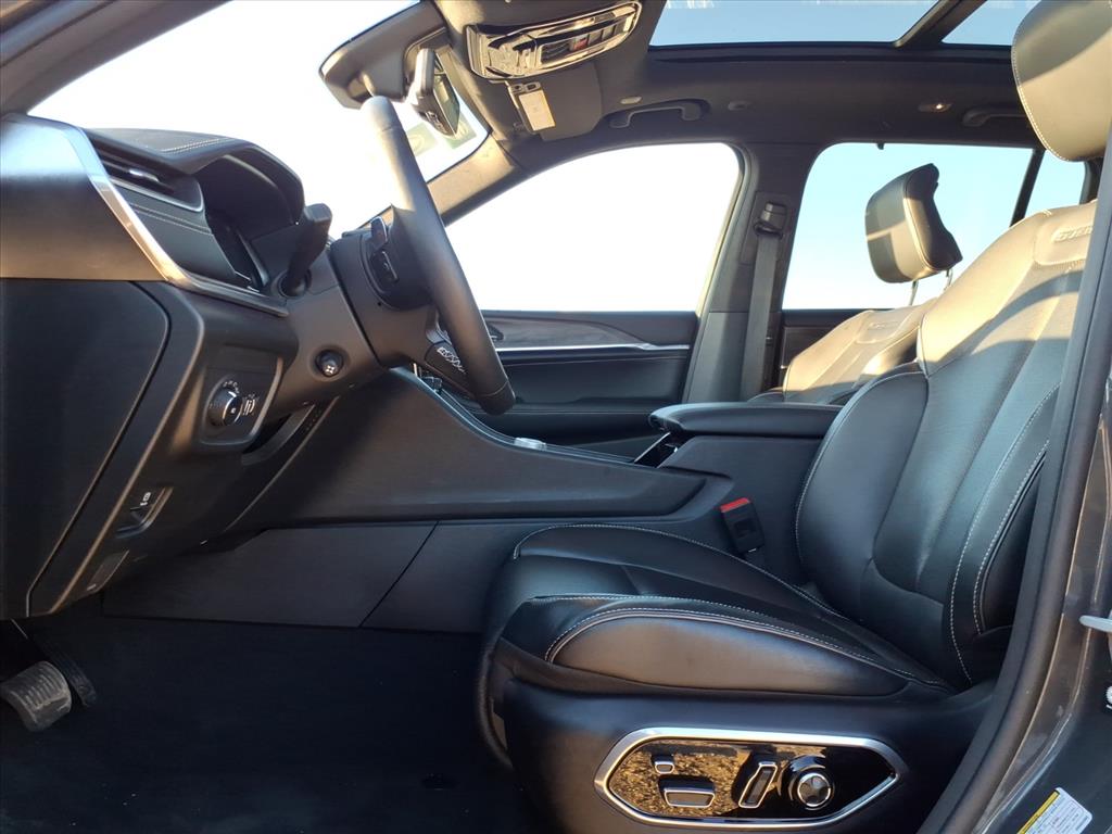 Used Car 2022 Jeep Grand Cherokee  Overland For Sale Under $40,000 In Pleasanton, Texas