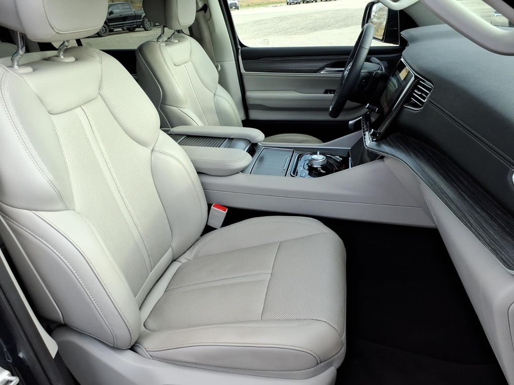 Used Car 2023 Jeep Wagoneer L  Series Ii For Sale Under $50,000 In Pleasanton, Texas