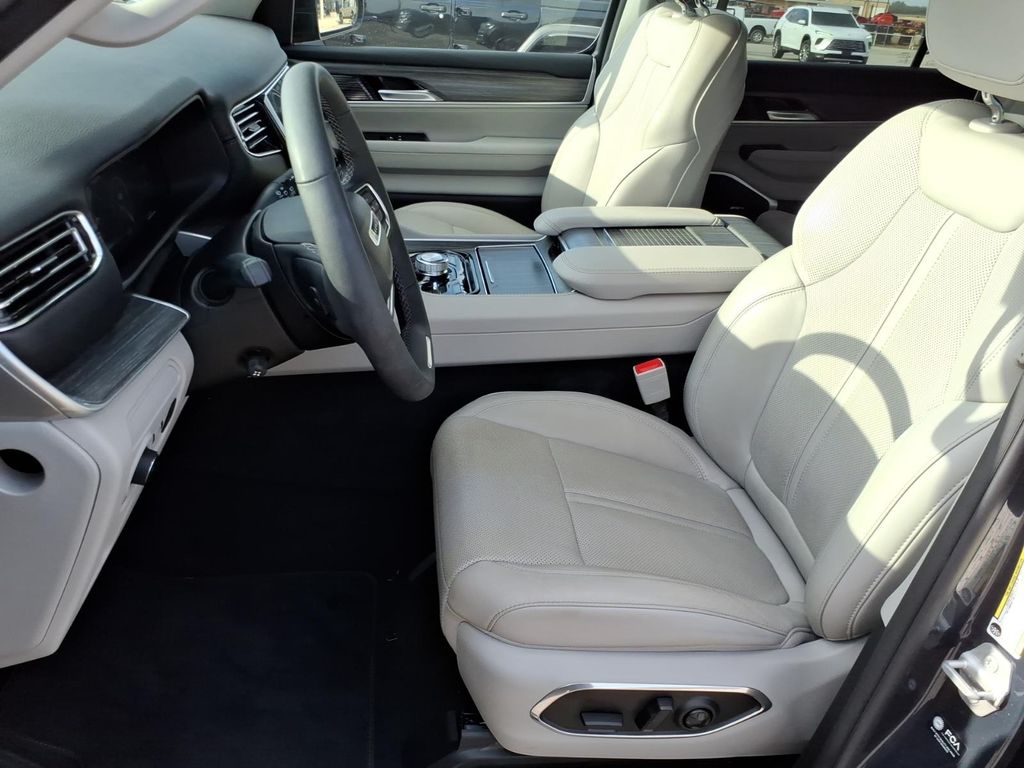 Used Car 2023 Jeep Wagoneer L  Series Ii For Sale Under $50,000 In Pleasanton, Texas