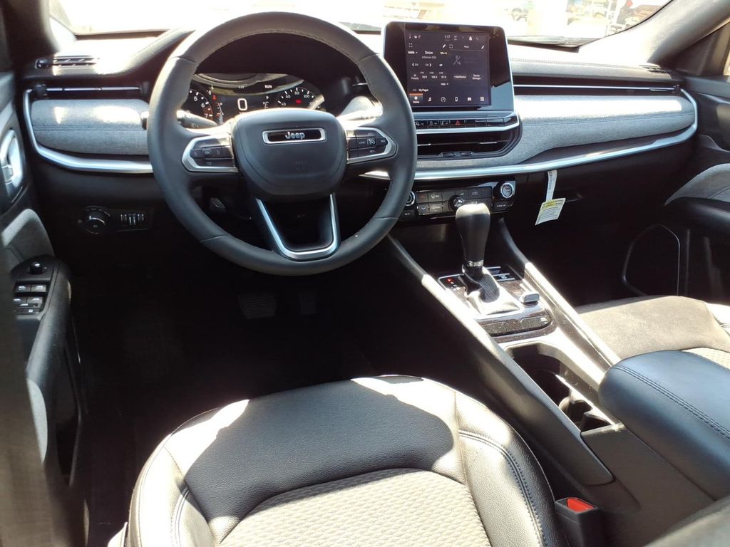 Used Car 2025 Jeep Compass  Latitude For Sale Under $25,000 In Pleasanton, Texas