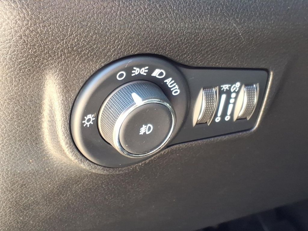 Used Car 2025 Jeep Compass  Latitude For Sale Under $25,000 In Pleasanton, Texas