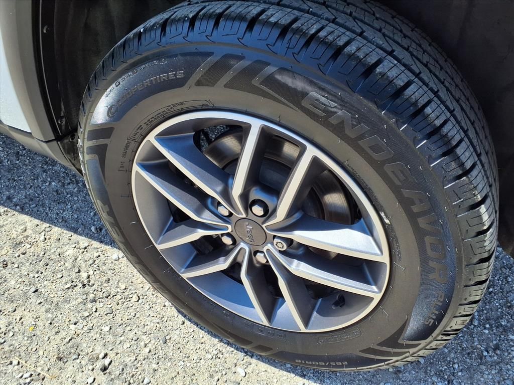 Used Car 2021 Jeep Grand Cherokee  Limited For Sale Under $25,000 In Pleasanton, Texas