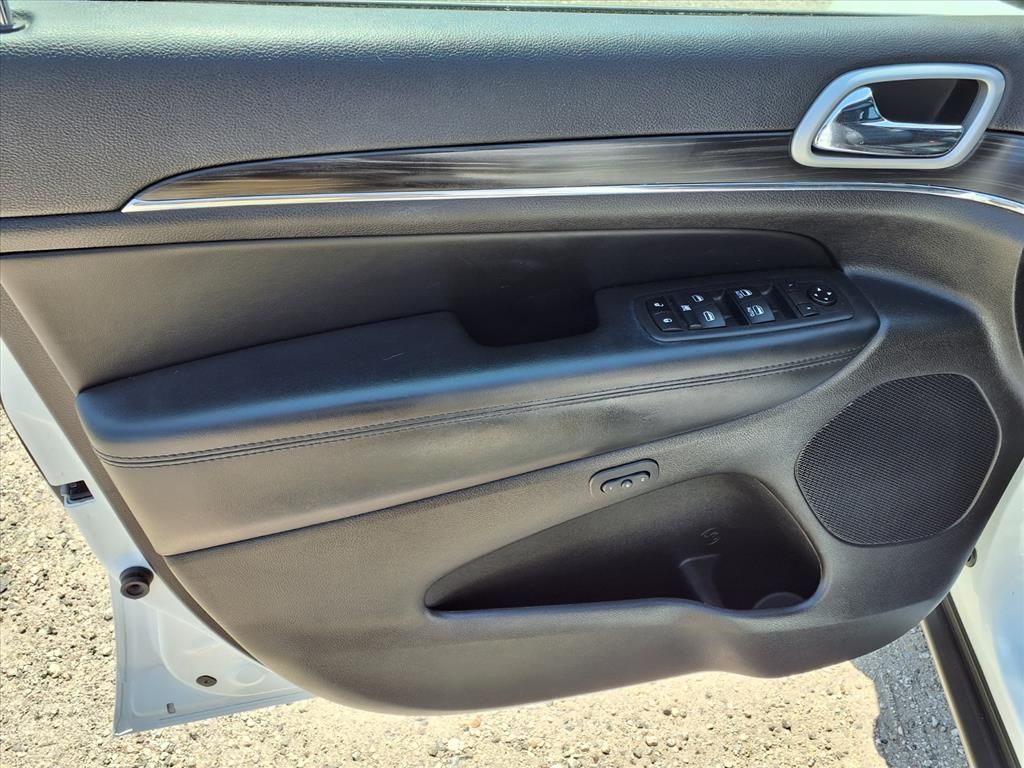 Used Car 2021 Jeep Grand Cherokee  Limited For Sale Under $25,000 In Pleasanton, Texas