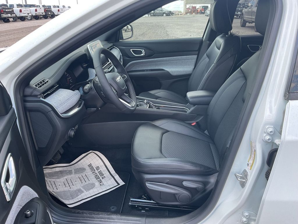 New Car 2025 Jeep Compass  Latitude For Sale Under $30,000 In Pleasanton, Texas