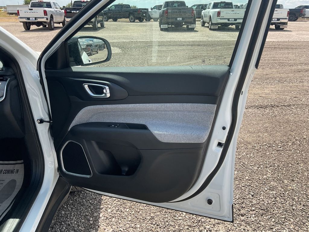 New Car 2025 Jeep Compass  Latitude For Sale Under $30,000 In Pleasanton, Texas