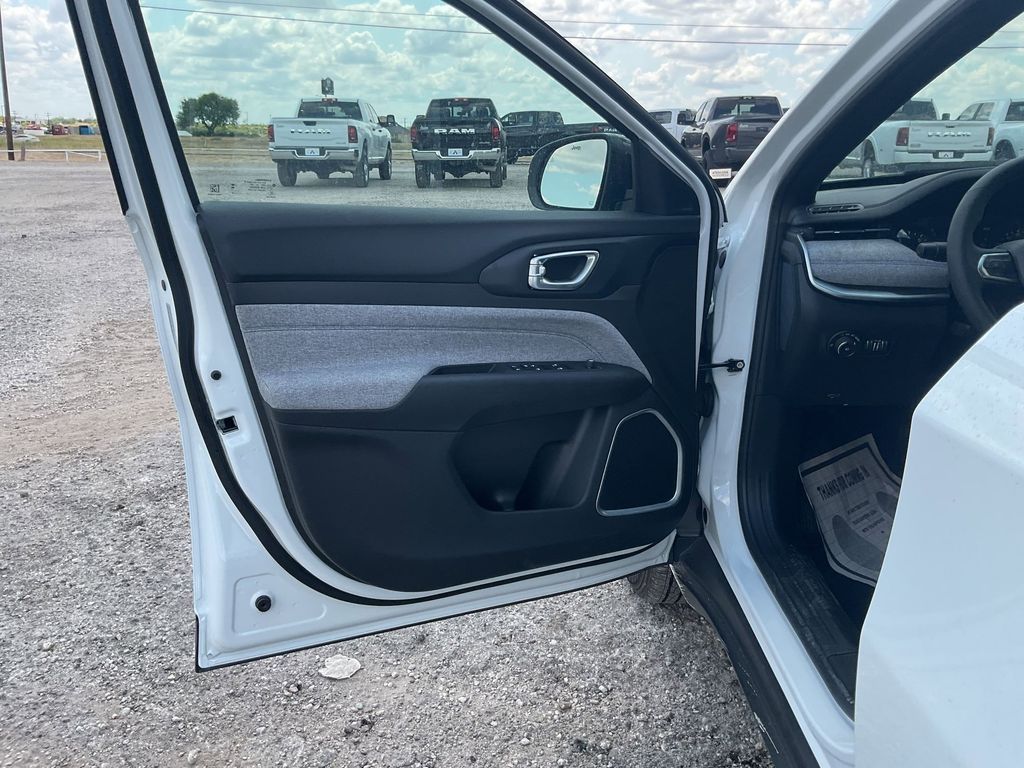 New Car 2025 Jeep Compass  Latitude For Sale Under $30,000 In Pleasanton, Texas