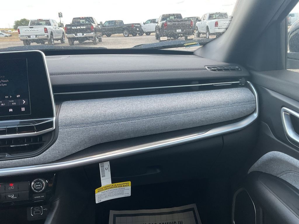 New Car 2025 Jeep Compass  Latitude For Sale Under $30,000 In Pleasanton, Texas