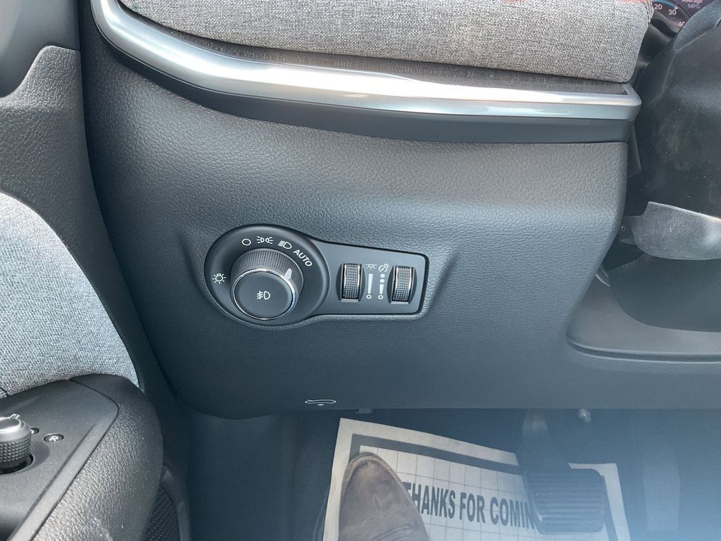 New Car 2025 Jeep Compass  Latitude For Sale Under $30,000 In Pleasanton, Texas