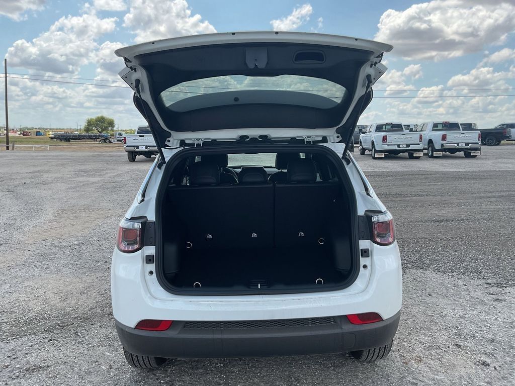 New Car 2025 Jeep Compass  Latitude For Sale Under $30,000 In Pleasanton, Texas