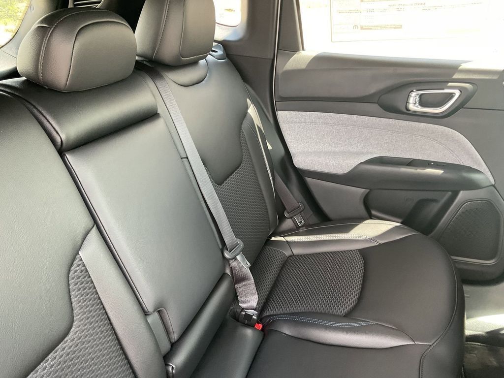 New Car 2025 Jeep Compass  Latitude For Sale Under $30,000 In Pleasanton, Texas
