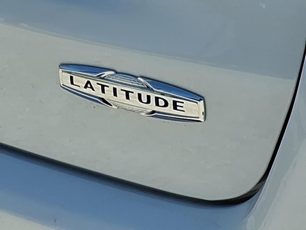 Used Car 2025 Jeep Compass  Latitude For Sale Under $30,000 In Pleasanton, Texas