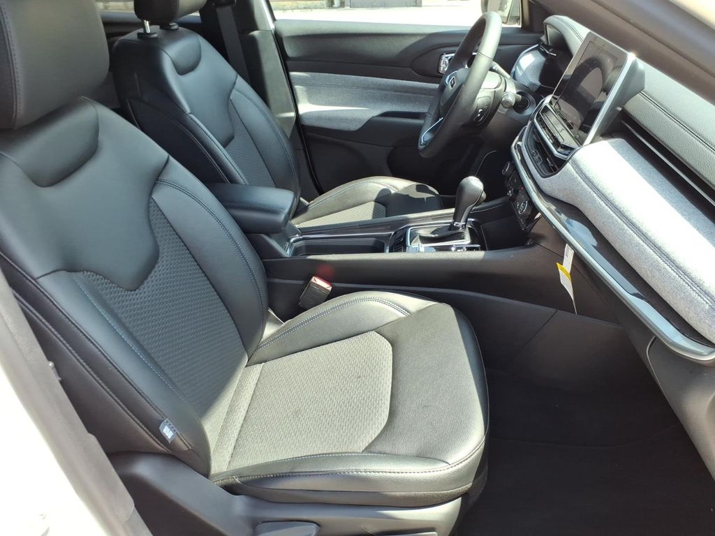 Used Car 2025 Jeep Compass  Latitude For Sale Under $30,000 In Pleasanton, Texas