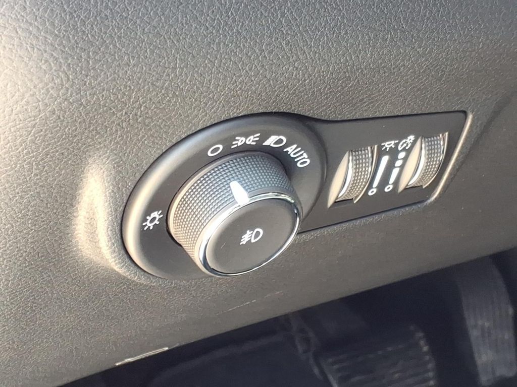 Used Car 2025 Jeep Compass  Latitude For Sale Under $30,000 In Pleasanton, Texas