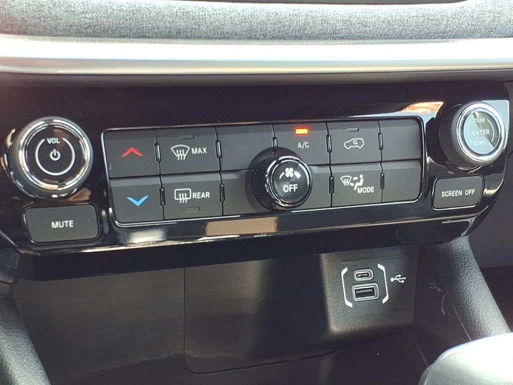 Used Car 2025 Jeep Compass  Latitude For Sale Under $30,000 In Pleasanton, Texas