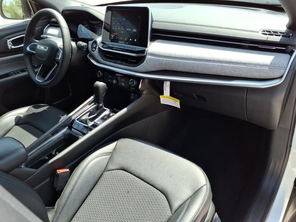 Used Car 2025 Jeep Compass  Latitude For Sale Under $30,000 In Pleasanton, Texas