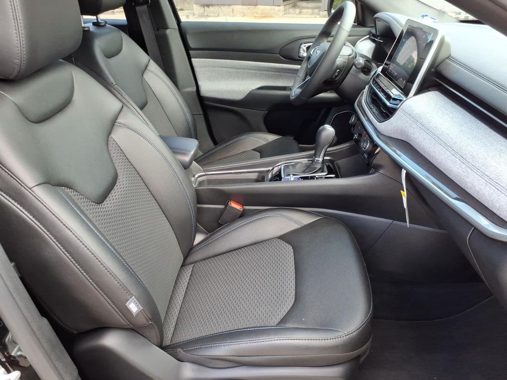 Used Car 2025 Jeep Compass  Latitude For Sale Under $30,000 In Pleasanton, Texas