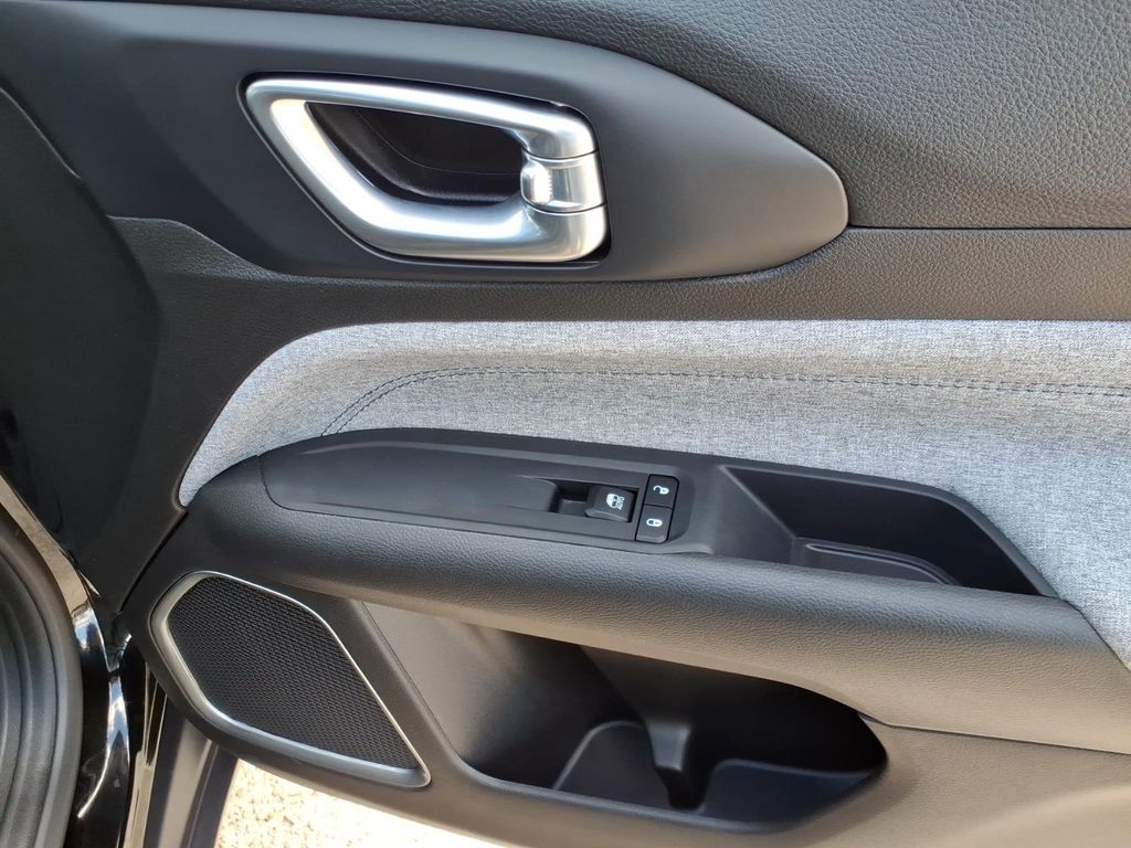 Used Car 2025 Jeep Compass  Latitude For Sale Under $30,000 In Pleasanton, Texas