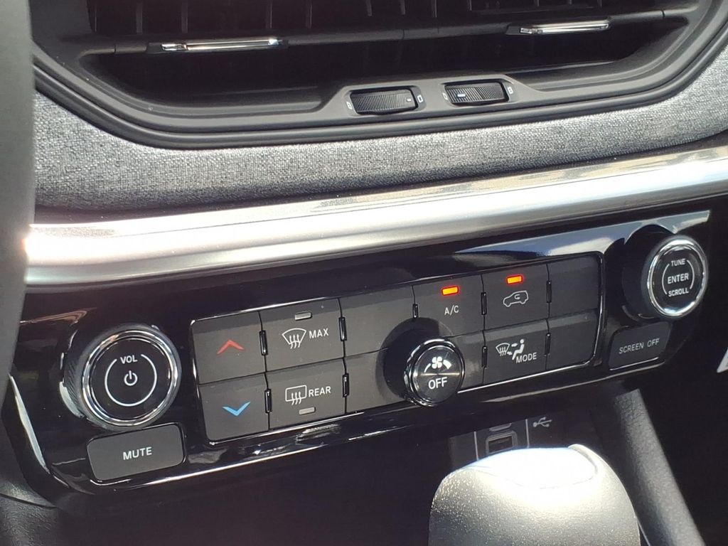 Used Car 2025 Jeep Compass  Latitude For Sale Under $30,000 In Pleasanton, Texas