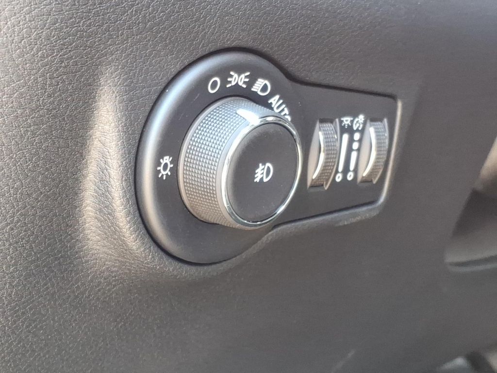 Used Car 2025 Jeep Compass  Latitude For Sale Under $30,000 In Pleasanton, Texas