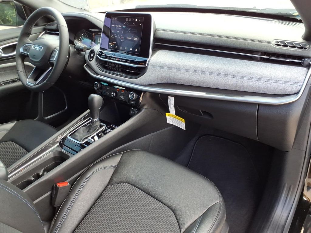 Used Car 2025 Jeep Compass  Latitude For Sale Under $30,000 In Pleasanton, Texas