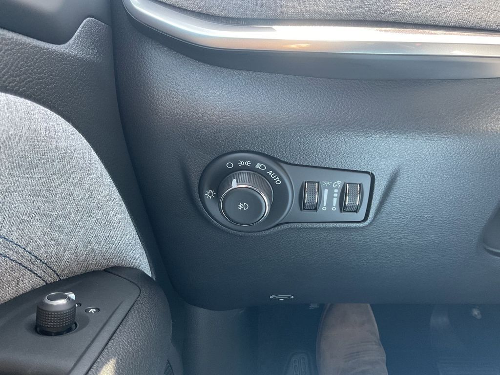 New Car 2025 Jeep Compass  Latitude For Sale Under $30,000 In Pleasanton, Texas
