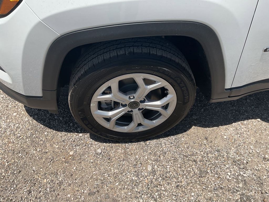 New Car 2025 Jeep Compass  Latitude For Sale Under $30,000 In Pleasanton, Texas