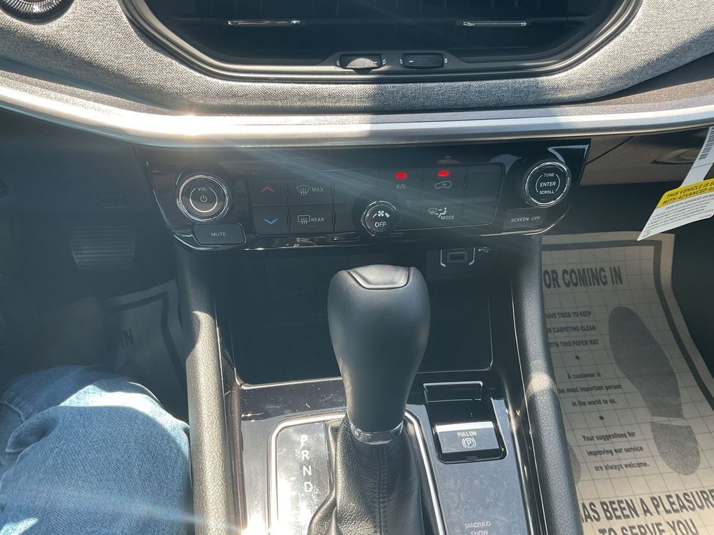 New Car 2025 Jeep Compass  Latitude For Sale Under $30,000 In Pleasanton, Texas