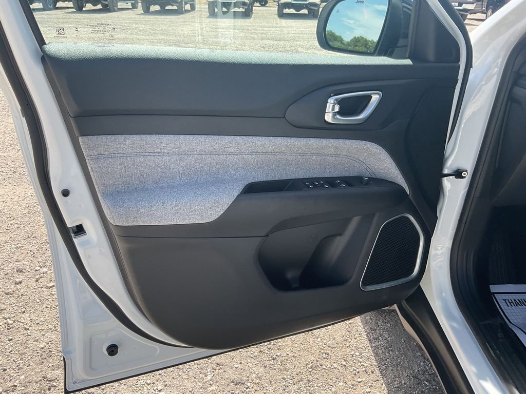 New Car 2025 Jeep Compass  Latitude For Sale Under $30,000 In Pleasanton, Texas