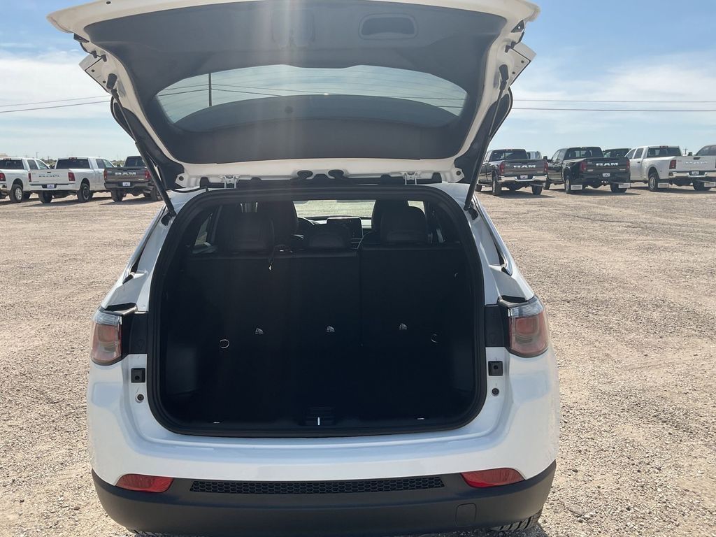 New Car 2025 Jeep Compass  Latitude For Sale Under $30,000 In Pleasanton, Texas