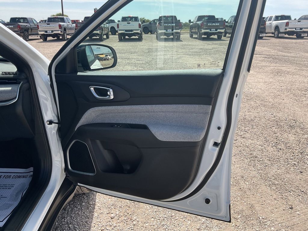 New Car 2025 Jeep Compass  Latitude For Sale Under $30,000 In Pleasanton, Texas
