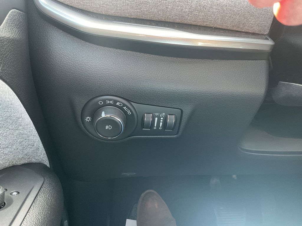 New Car 2025 Jeep Compass  Latitude For Sale Under $30,000 In Pleasanton, Texas