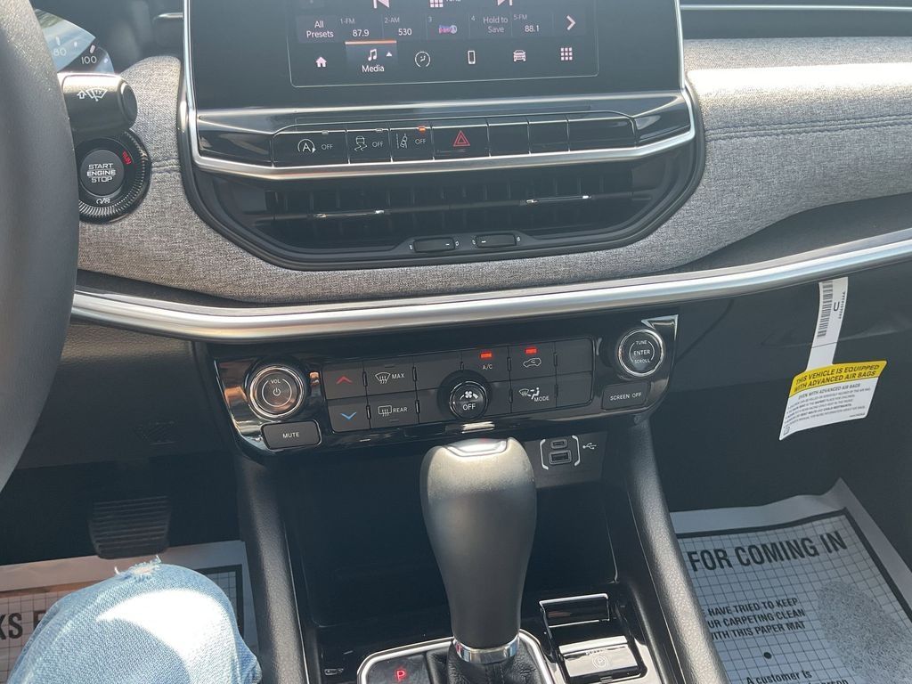 New Car 2025 Jeep Compass  Latitude For Sale Under $30,000 In Pleasanton, Texas