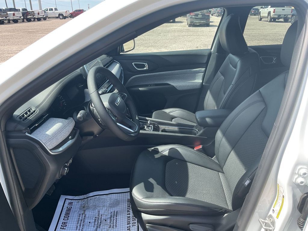 New Car 2025 Jeep Compass  Latitude For Sale Under $30,000 In Pleasanton, Texas